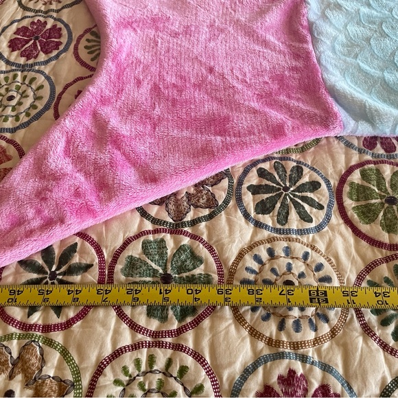 Kids Mermaid Tail Fleece Blanket - Picture 5 of 5